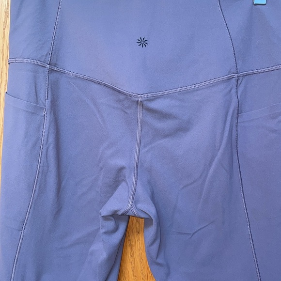 Athleta Salutation Stash 7/8 legging - Picture 4 of 11
